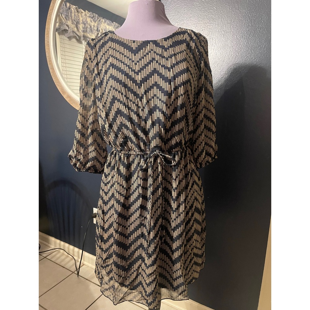 Enfocus Studio Women Dress Size 12 Chevron Print Navy Tan 3/4 sleeve Knee Length